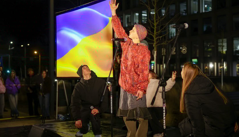 Powiększ obraz: Мітинг до четвертої річниці російського вторгнення в Україну. Площа Новий Тарг, 24 лютого 2026 року