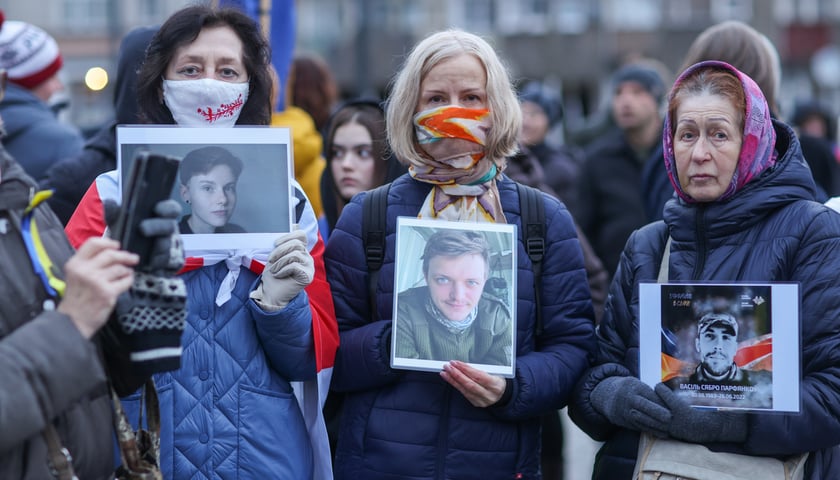 Powiększ obraz: <p>Мітинг до четвертої річниці російського вторгнення в Україну. Площа Новий Тарг, 24 лютого 2026 року</p>