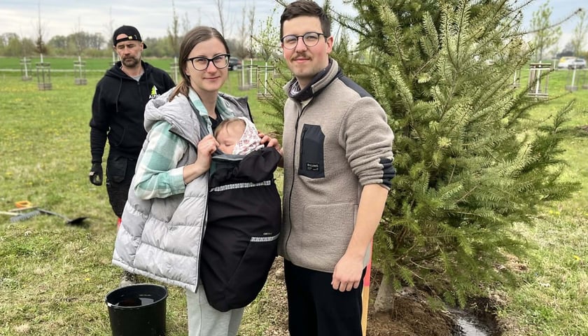 Dorota i Jan Koch posadzili drzewko dla Ali