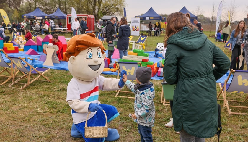 Piknik WROśnij we WROcław w powstającym parku przy ul. Rdestowej