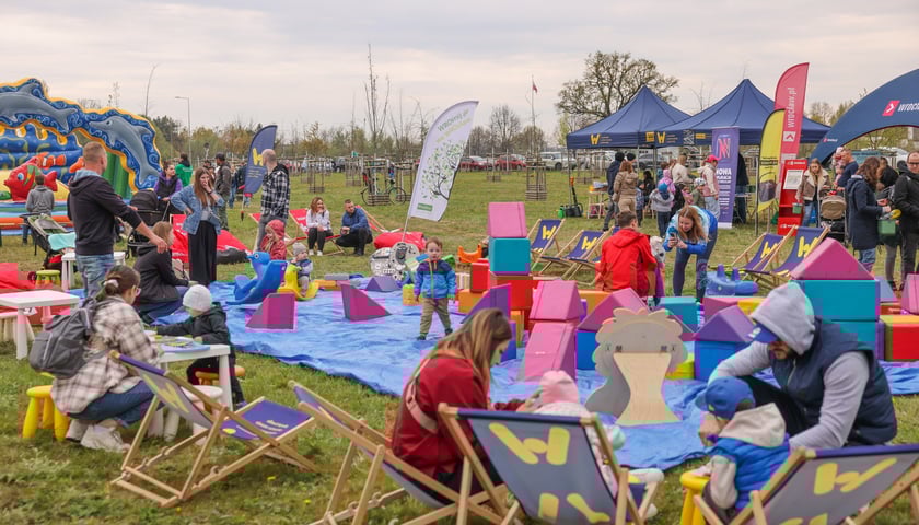 Piknik WROśnij we WROcław w powstającym parku przy ul. Rdestowej