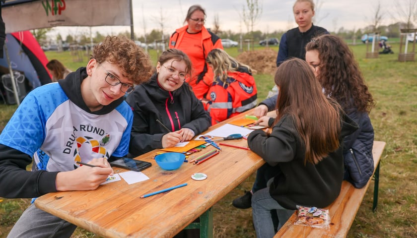 Piknik WROśnij we WROcław w powstającym parku przy ul. Rdestowej