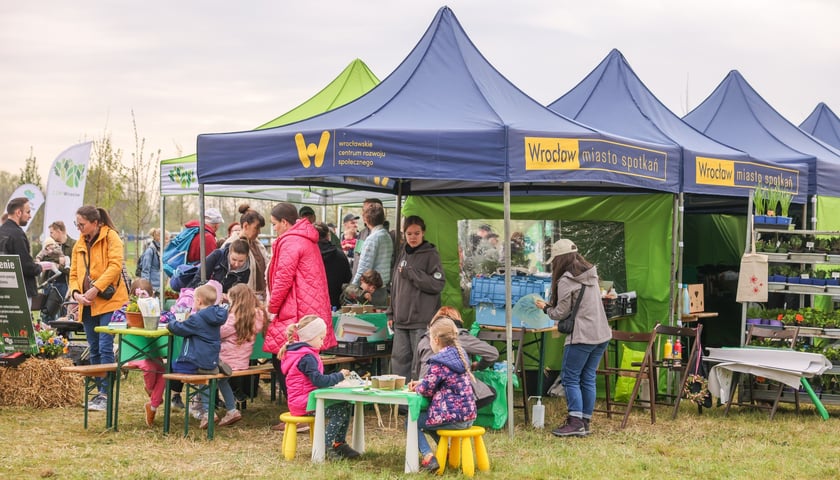Piknik WROśnij we WROcław w powstającym parku przy ul. Rdestowej