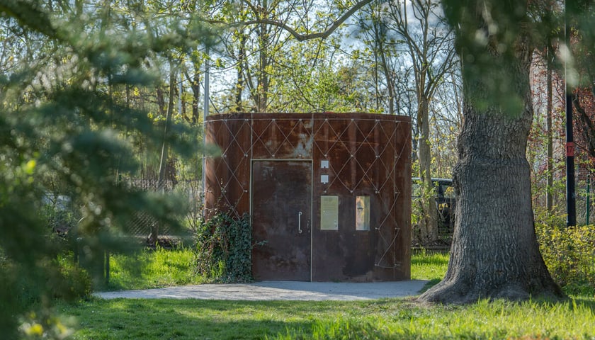 <p>Toaleta w Parku Leśnickim</p>