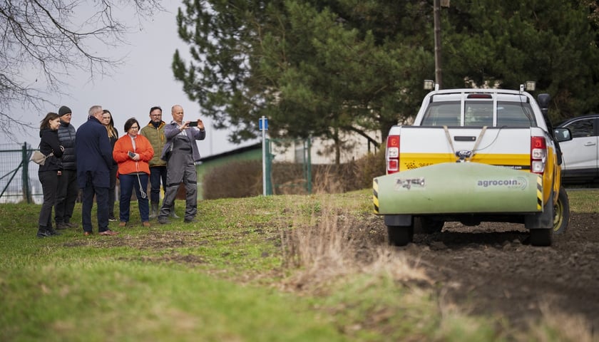 Miejska Farma Wrocław na Swojczycach. Badania jakości gleby przez specjalistów Uniwersytetu Przyrodniczego we Wrocławiu