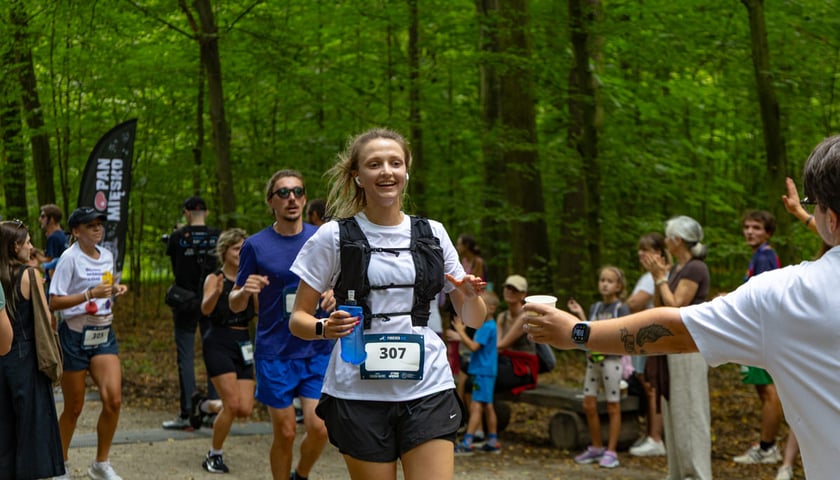 Forever Run. Charytatywny bieg w Lesie Osobowickim i piknik&nbsp; dla zwierzak&oacute;w ze schroniska przy Ślazowej. Wrocław, 30.08.2026