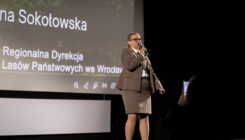 Inauguracja 4. edycji Wrocławskiej Akademii Klimatu. Na zdjęciu: Malwina Sokołowska, rzecznik prasowy, Naczelnik Wydziału Rzecznika Prasowego w Regionalnej Dyrekcji Lasów Państwowych we Wrocławiu