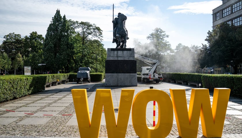 Strefa wejściowa od ulicy Świdnickiej na Promenadę Staromiejską w okolicach pomnika Bolesława Chrobrego
