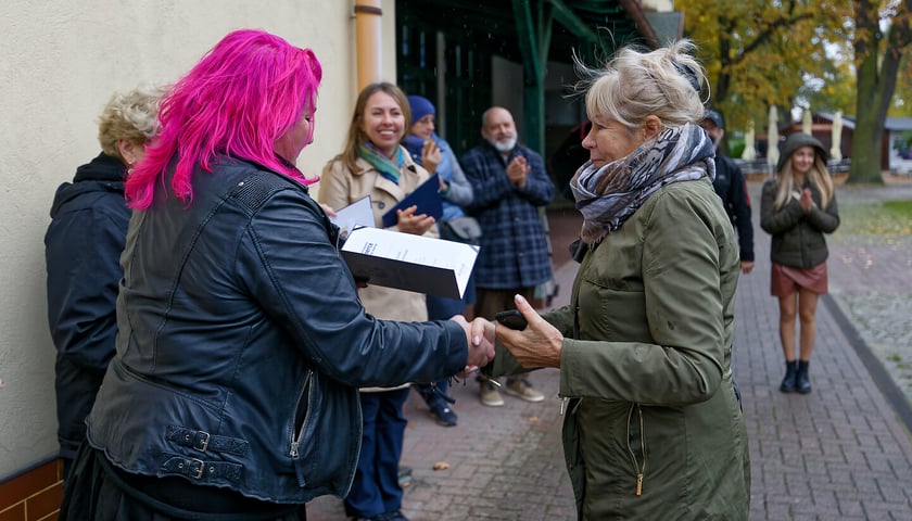 <p>Uroczystość wręczenia odznaczeń &bdquo;Wrocławskie Serce dla Zwierząt&rdquo; na Partynicach&nbsp;</p>