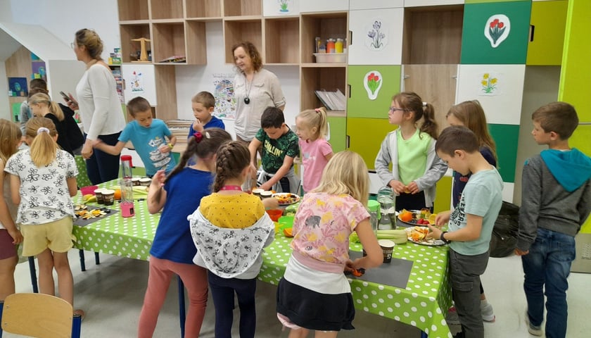 Warsztaty kulinarno-żywieniowe dla uczniów we wrocławskich szkołach w ramach projektu Biocanteens