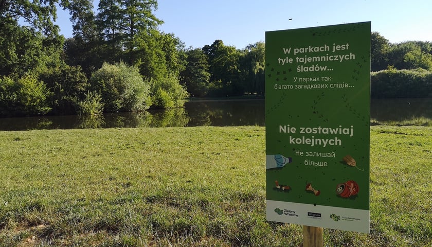Tabliczki edukacyjne pojawiają się w kilku wrocławskich parkach