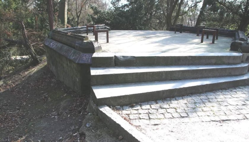 Miejsce altany przez cztery lata stało puste