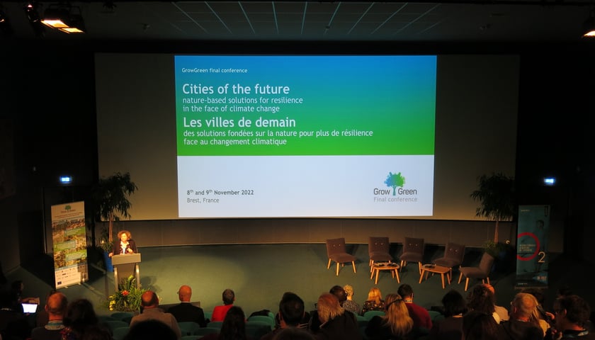 Na zdjęciu konferencja podsumowująca projekt GrowGreen - 8-9 listopada 2022 r. we francuskim Breście. Uczestnicy oraz prowadzący