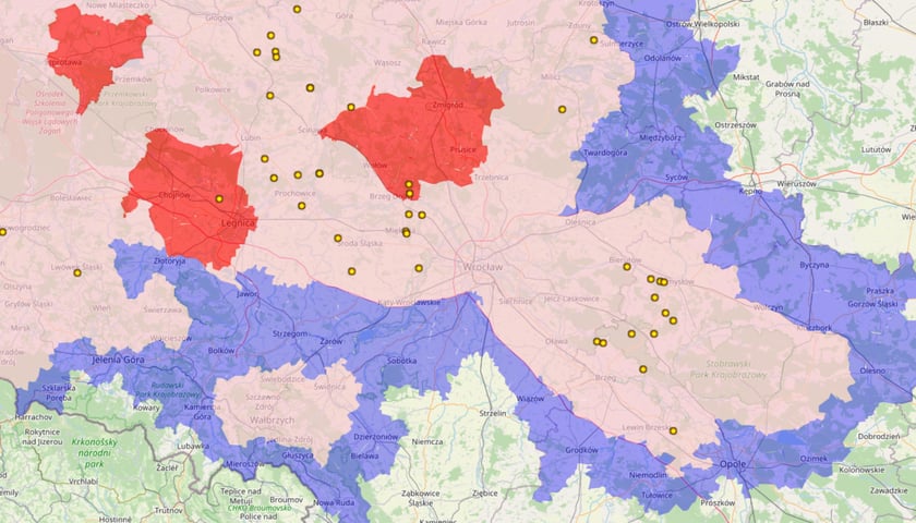 Mapa przedstawiająca obszary objęte ograniczeniami w związku z ASF. Kolor niebieski ? strefa I, kolor różowy ? strefa II, kolor czerwony ? strefa III.