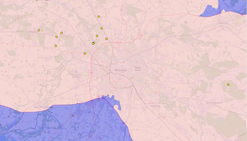 Powiększ obraz: Na mapie widać strefy ograniczeń w związku z ASF - Wrocław w strefie II