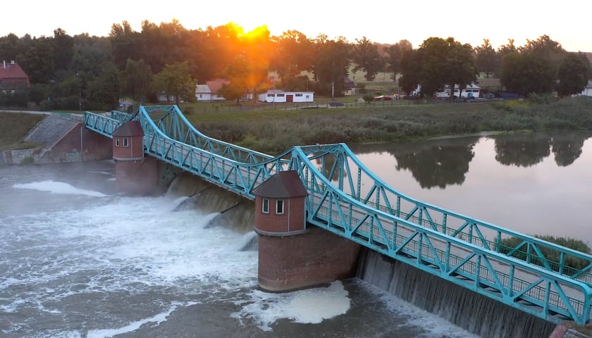 Rzeka Odra i most nad Odrą