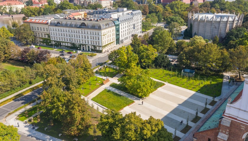 Powiększ obraz: Skwer Wrocławianek przy ul. Bernardyńskiej