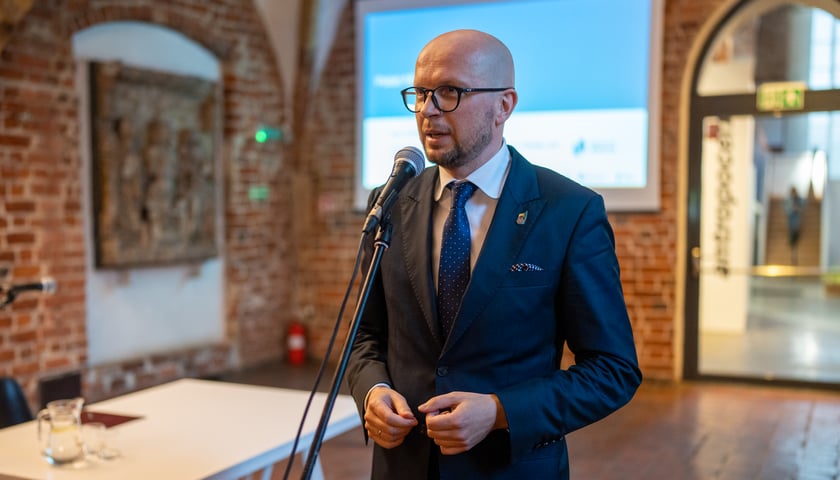 Powiększ obraz: Wiceprezydent Wrocławia Jakub Mazur