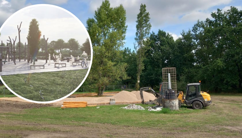 Plac zabaw powstanie przy stawie na ul. Maślickiej. W kółeczku wizualizacja, na zdjęciu głównym - koparka na placu budowy 