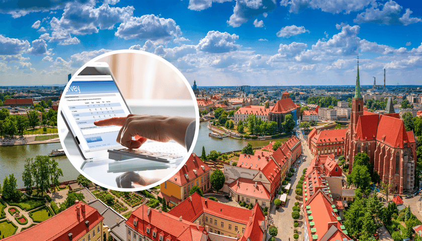 Panorama Wrocławia, w kółeczku wypełnianie ankiety / zdjęcie ilustracyjne