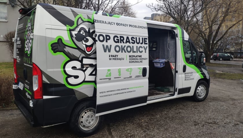 Samochody Zbierające Odpady Problemowe nazywane w skrócie SZOP-ami