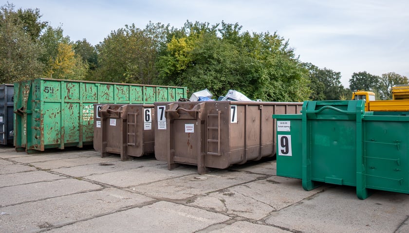 Powiększ obraz: Śmieciowe ABC. Jak prawidłowo gospodarować odpadami? Oto poradnik