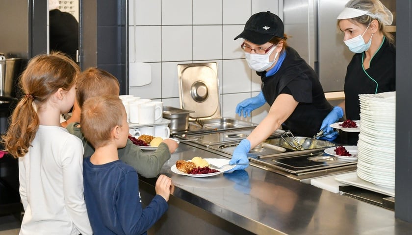 BioCanteens 2 -  promuje zdrową i ekologiczną żywność, ale także krótki łańcuch dostaw produktów do szkolnych stołówek. 