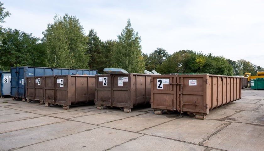 Kontenery na odpady gabarytowe na wrocławskim PSZOK