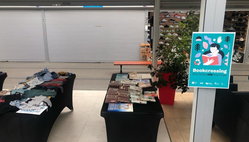 Na terenie Pasażu Zielińskiego powstało nowe, dodatkowe miejsce bookcrossingowe, gdzie możecie dzielić się swoimi przeczytanymi książkami z innymi. 