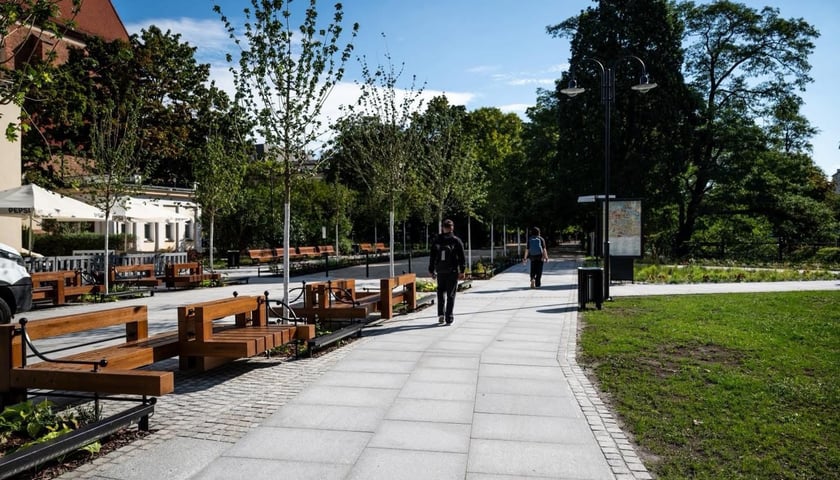 Plac wokół pomnika Chrobrego po remoncie, wrzesień 2025