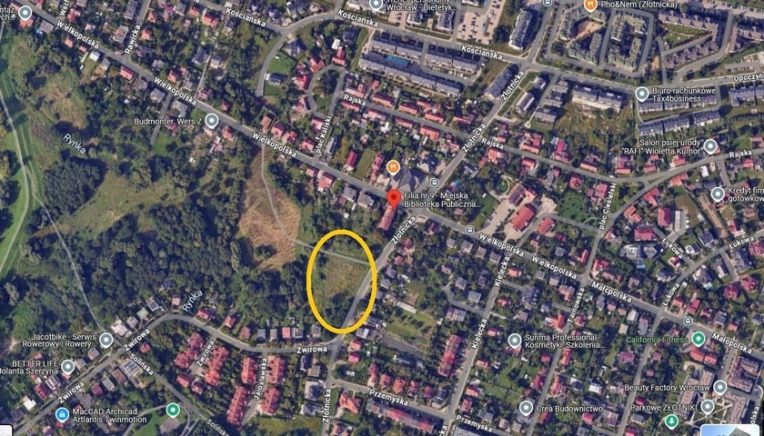 <p>Przestrzeń między ulicami Złotnicką i Wielkopolską - to właśnie tu powstanie park Literacki</p>