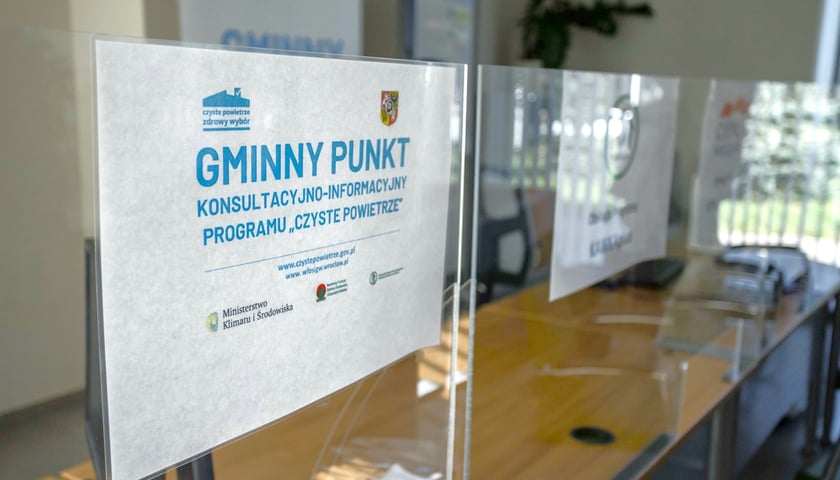 Na zdjęciu stanowisko informacyjne programu "Czyste powietrze"
