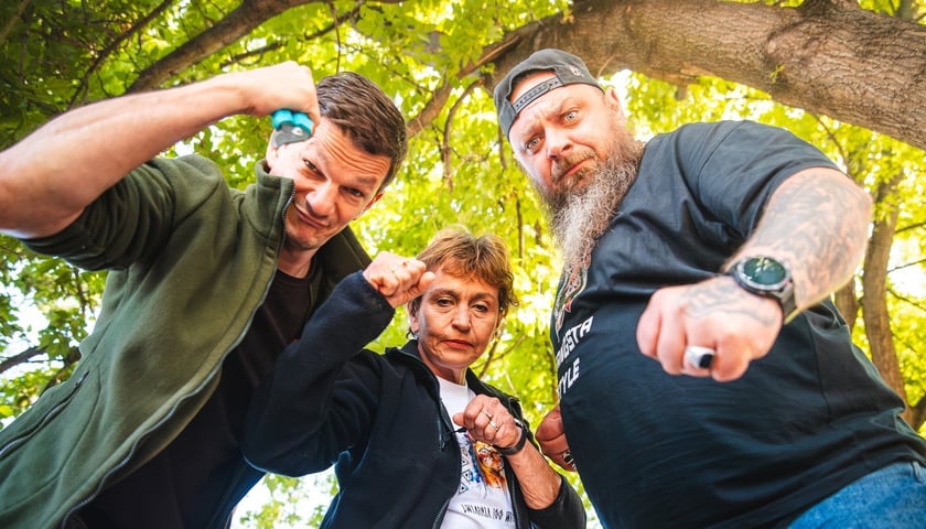 Członkowie "gangu" z viralowego filmu wrocławskiego zoo: od lewej Karol Bubel, Bożena Pałczyńska i Łukasz Brzeziński 