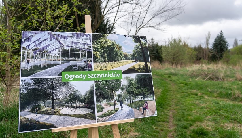 Plansza z wizualizacjami Ogrodów Szczytnickich w parku Szczytnickim, zdjęcie z 2024 roku