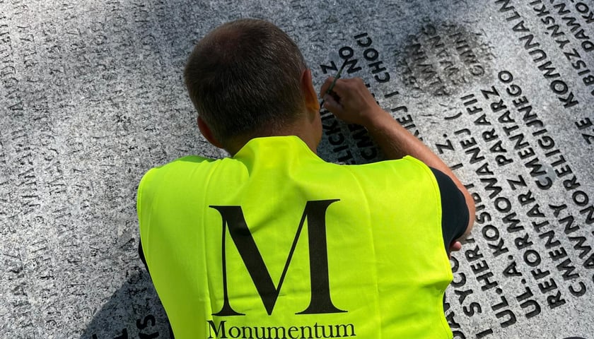 Renowacja liter Pomnika Wspólnej Pamięci w parku Grabiszyńskim