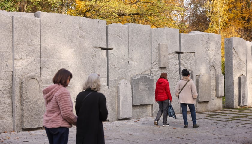 Odnowiony Pomnik Wspólnej Pamięci w parku Grabiszyńskim, 1 listopada 2025