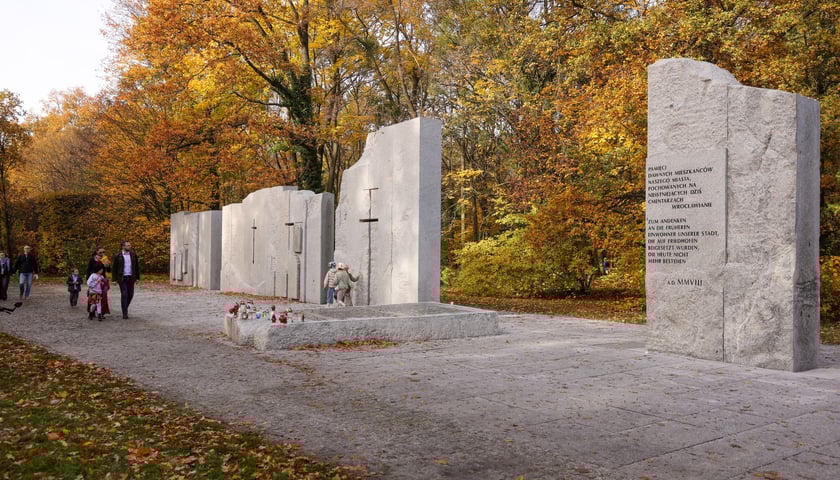 Odnowiony Pomnik Wspólnej Pamięci w parku Grabiszyńskim, 1 listopada 2025