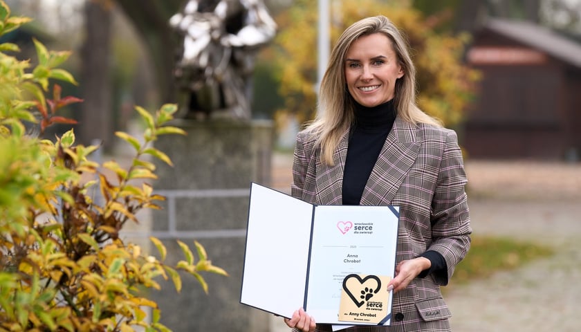 Uroczystość wręczenia odznaczenia &bdquo;Wrocławskie Serce dla Zwierząt&rdquo; i wyr&oacute;żnień &ndash; nagrodzona mecenas Anna Chrobot