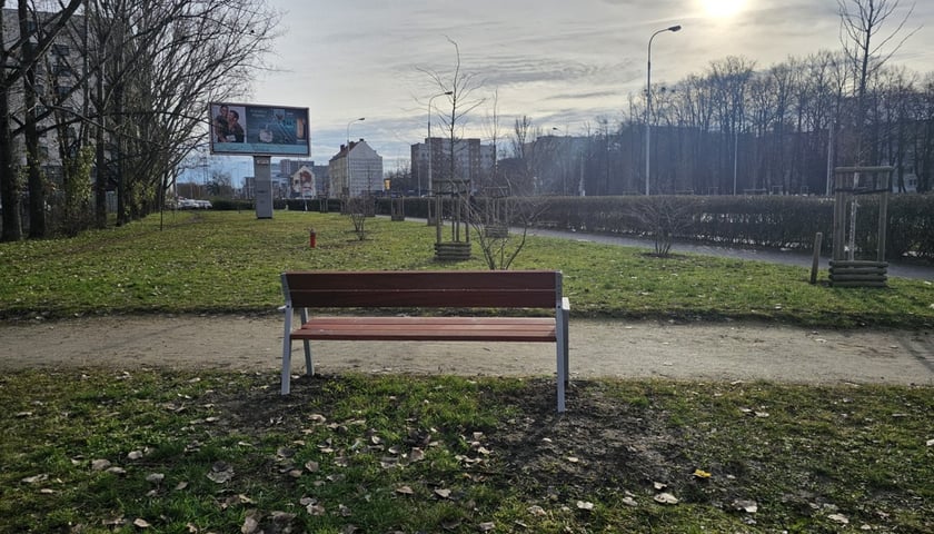 Ławeczka Mieszkańca postawiona w 2025 roku.