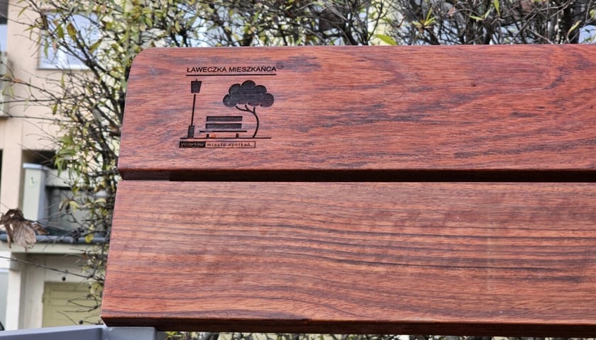 Ławeczka Mieszkańca postawiona w 2025 roku.