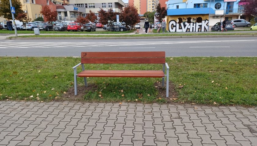 Ławeczka Mieszkańca postawiona w 2025 roku.