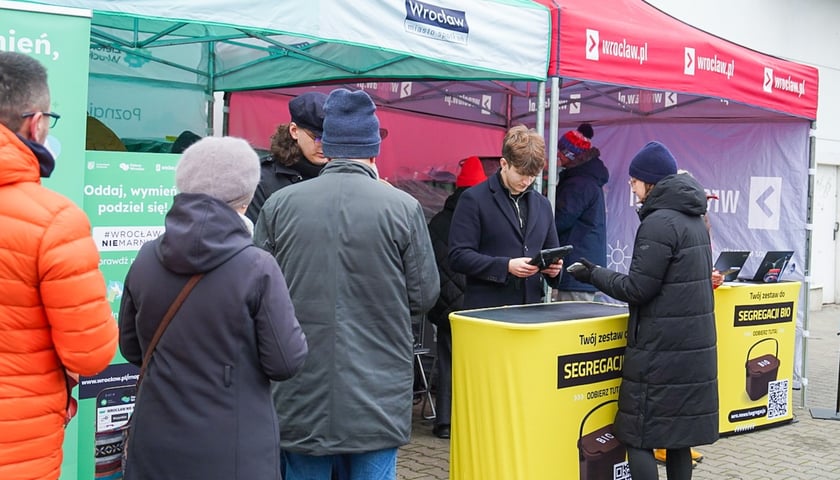 Rozdawanie pojemników na bioodpady przy ul. Zakładowej - 20.12.2025