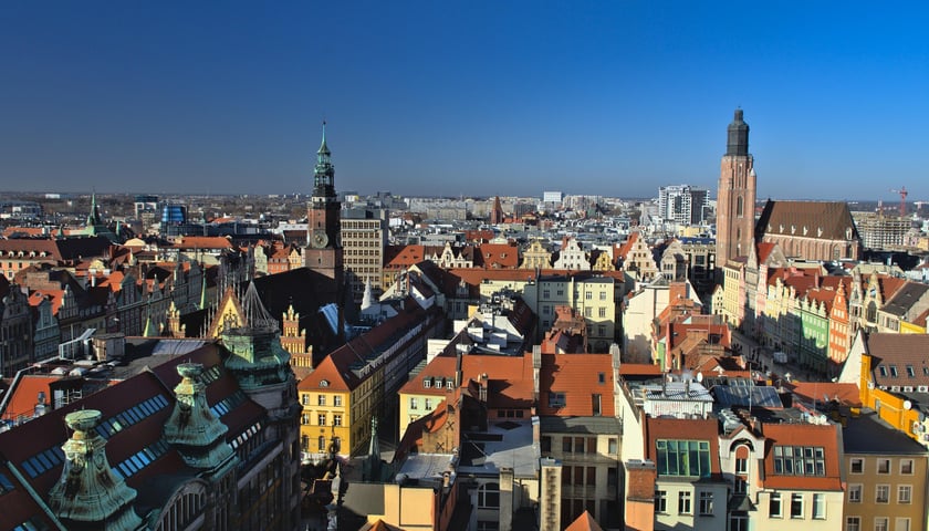 Na zdjęciu widok na centrum Wrocławia widziany z góry. 