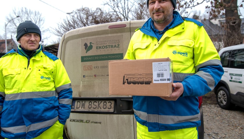 Pracownicy MPWiK, którzy uratowali nietoperza