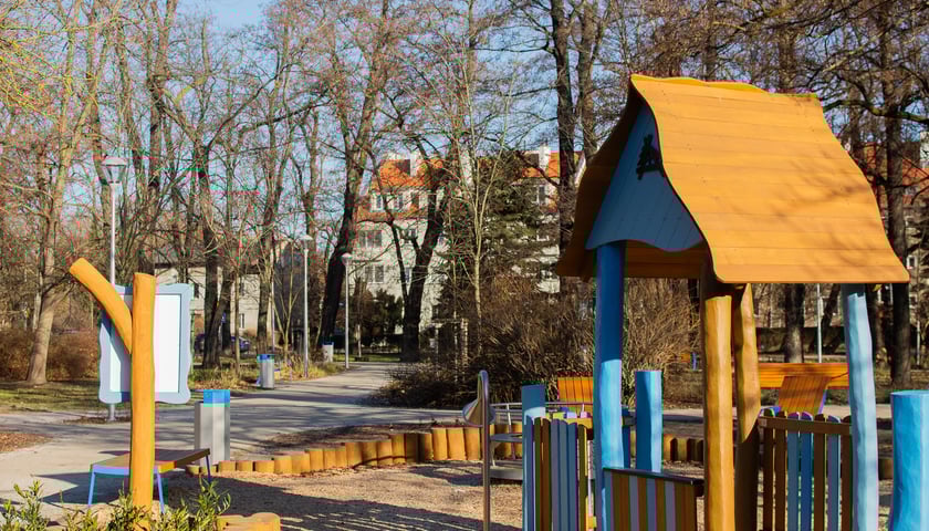 Skwer przy Długosza przeszedł metamorfozę. Zobacz, jak teraz wygląda | GALERIA