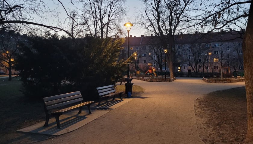 Prezentacja nowego systemu oświetlenia w Parku Gen. Mariana Langiewicza we Wrocławiu