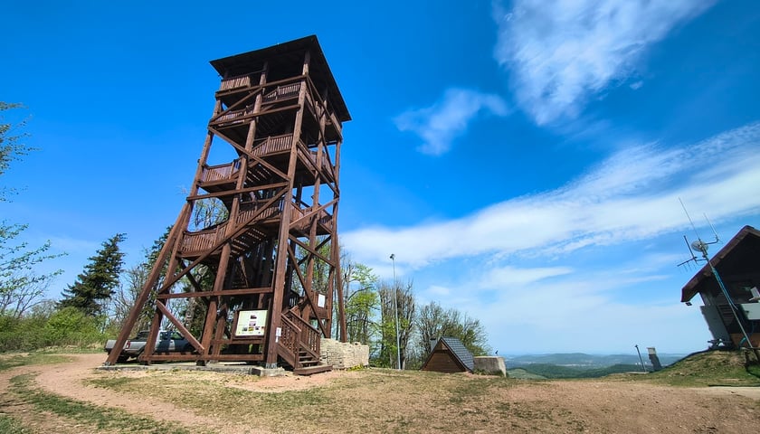<p>Stara wieża na Dzikowcu.</p>