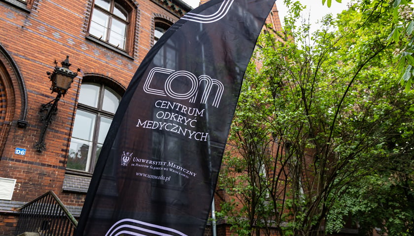 Noc Muze&oacute;w we Wrocławiu. Zwiedzanie Muzeum Mulaży Dermatologicznych Uniwersytetu Medycznego przy ul. Tytusa Chałubińskiego.