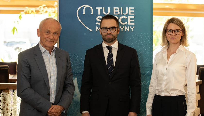 od lewej: prof. Piotr Ponikowski, dr Michał Tkaczyszyn i Anna Oleńska