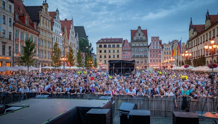 Koncert Budki Suflera i Justyny Steczkowskiej na Rynku.